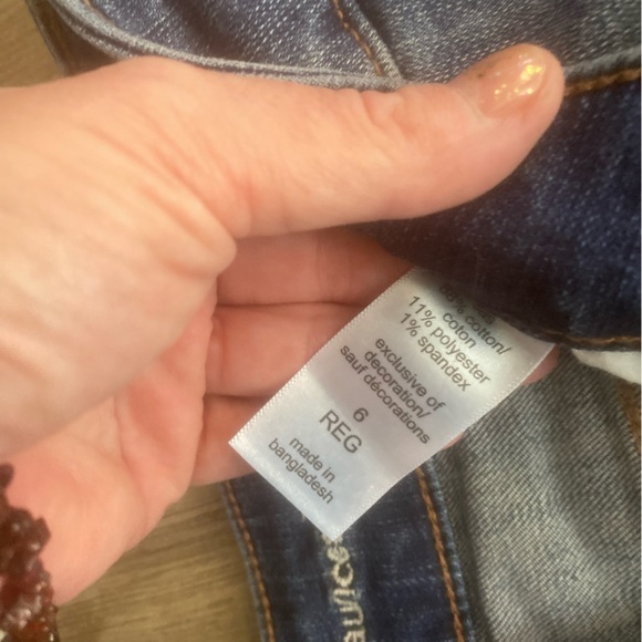 Maurice’s size 6 jean shorts. Excellent condition, rarely worn, great condition - Picture 2 of 4